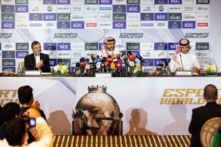 فيصل بن بندر: دعم ولي العهد جعل المملكة مركزًا عالميًا لصناعة الألعاب والرياضات الإلكترونية